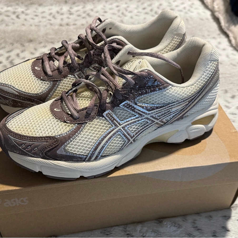 ASICS Men’s Cream and Mauve Gray Sneakers